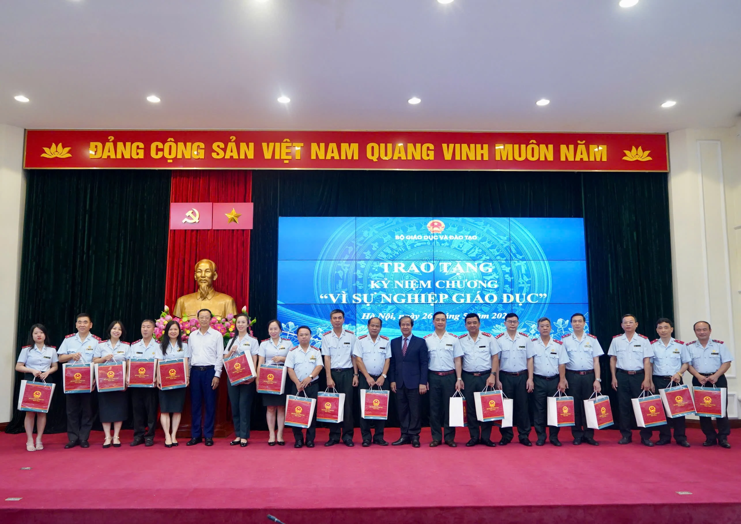 bt-tang-qua-1.jpg