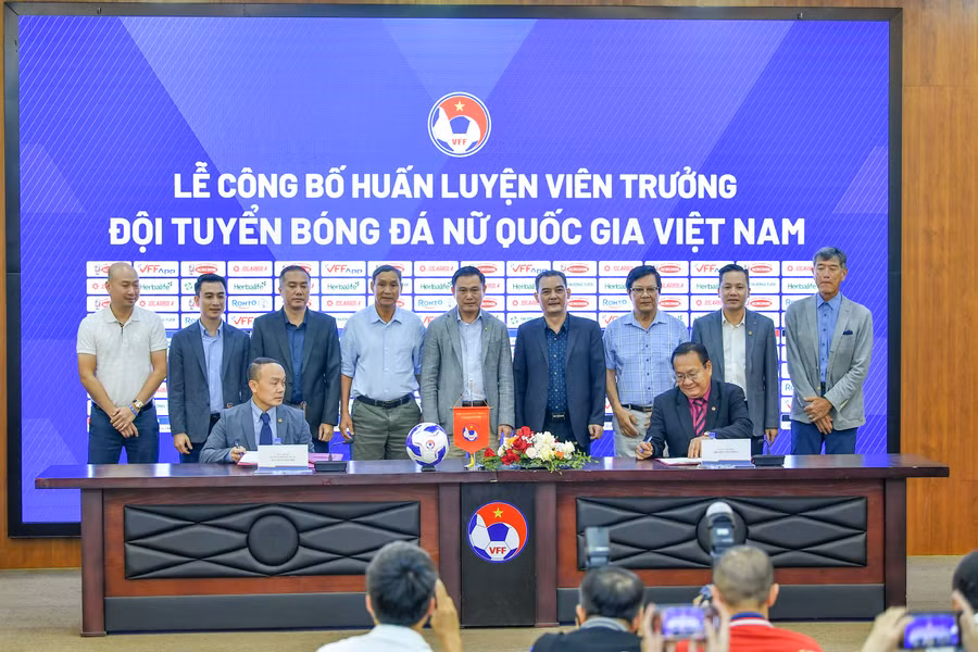 cong-bo-hlv-truong-bong-da-nu-vn-5083.jpg