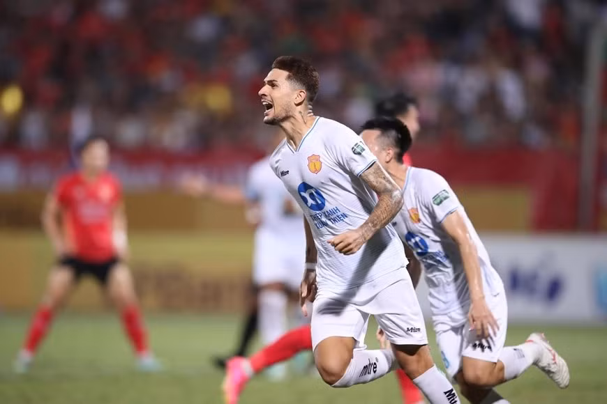 Thép Xanh Nam Định so tài Công an Hà Nội ở vòng 5 V-League.