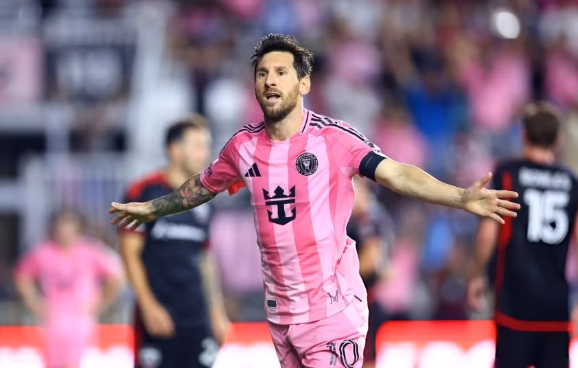 Lionel Messi lập cú đúp bàn thắng giúp Inter Miami hạ DC United.