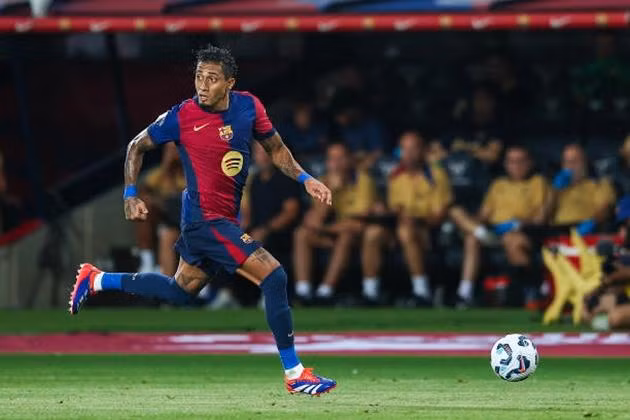 Raphinha của Barcelona lọt tầm ngắm của Man United.