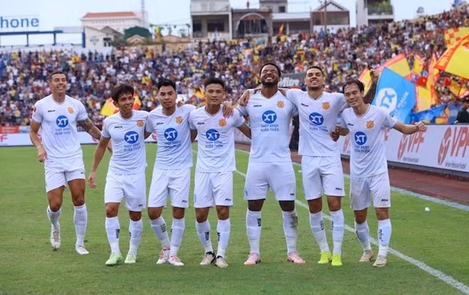 Trận Nam Định gặp Sông Lam Nghệ An ở vòng 4 V-League được áp dụng công nghệ VAR.