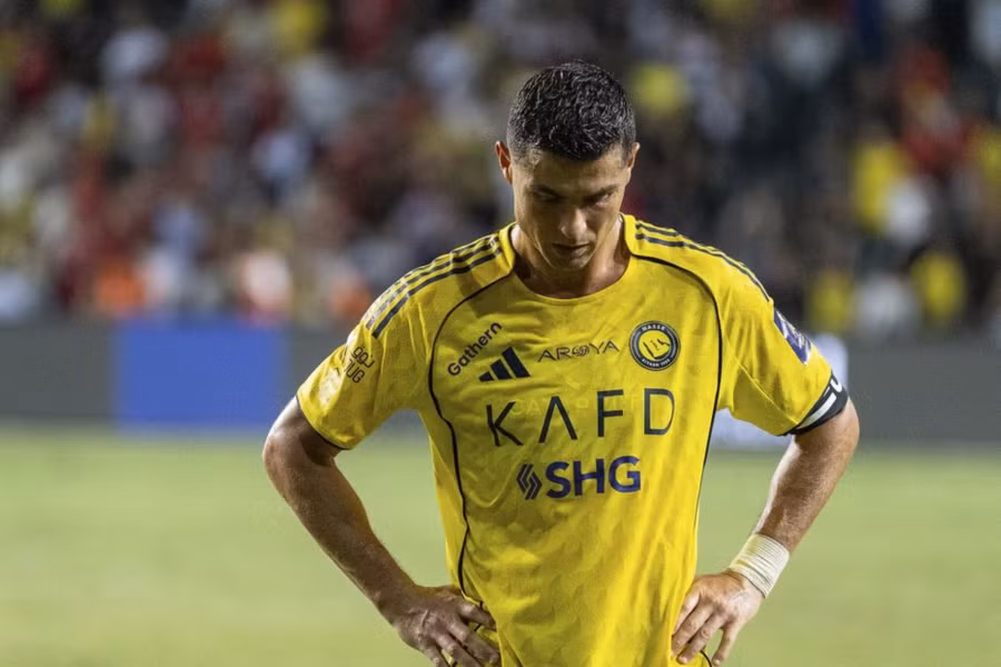 C.Ronaldo giảm giá chỉ còn 12 triệu euro.