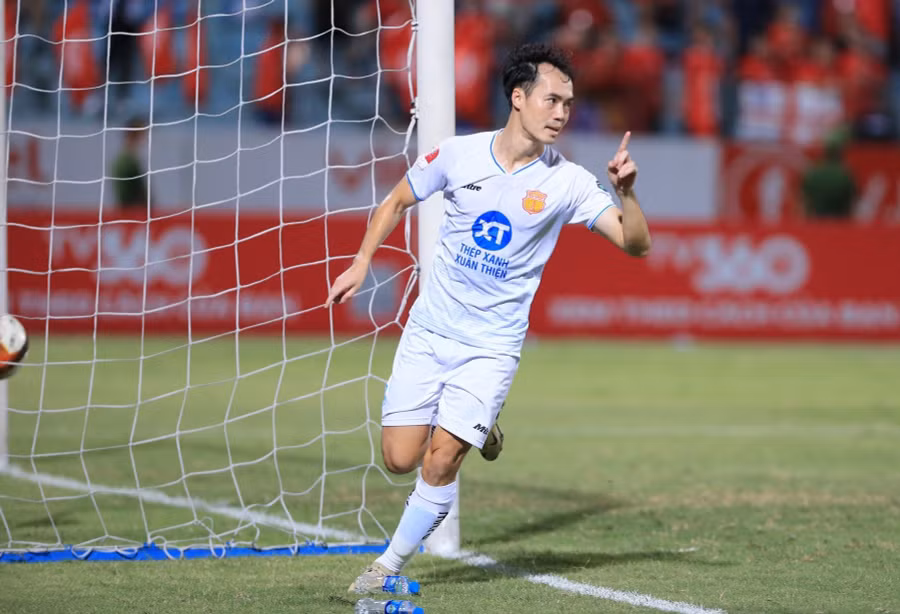 Văn Toàn muốn cùng Thép Xanh Nam Định đoạt mọi danh hiệu.