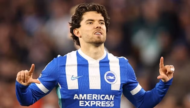 Ferdi Kadioglu lọt tầm ngắm của Man United.