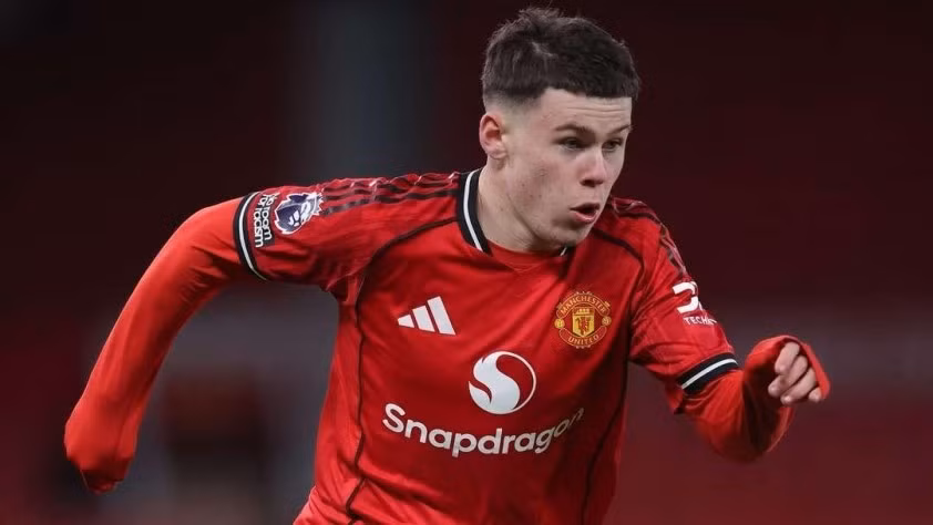 Con trai Rooney lập đại công cho Man United