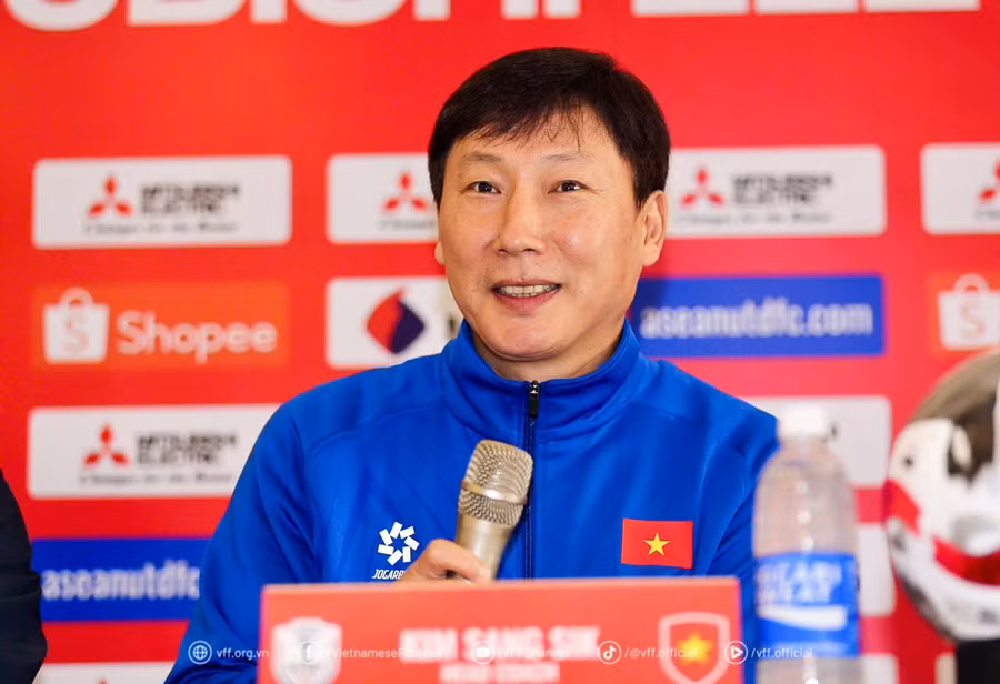 HLV Kim Sang Sik muốn cùng tuyển Việt Nam đoạt vé dự Asian Cup 2027.