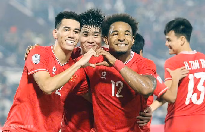 Loạt cầu thủ tuyển Việt Nam chiếm ưu cuộc bầu chọn ASEAN Cup.