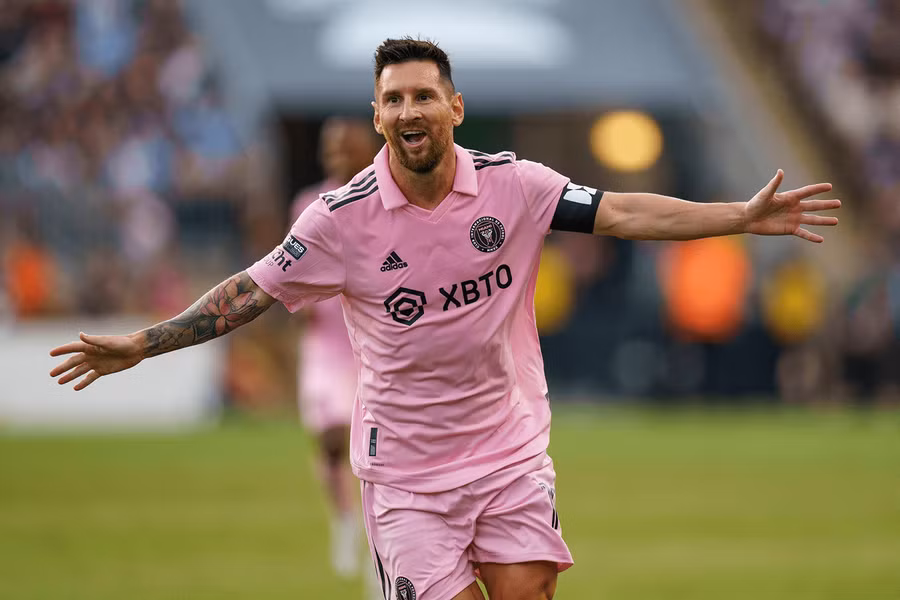 Messi từ chối mức lương khủng để tới Mỹ thi đấu.
