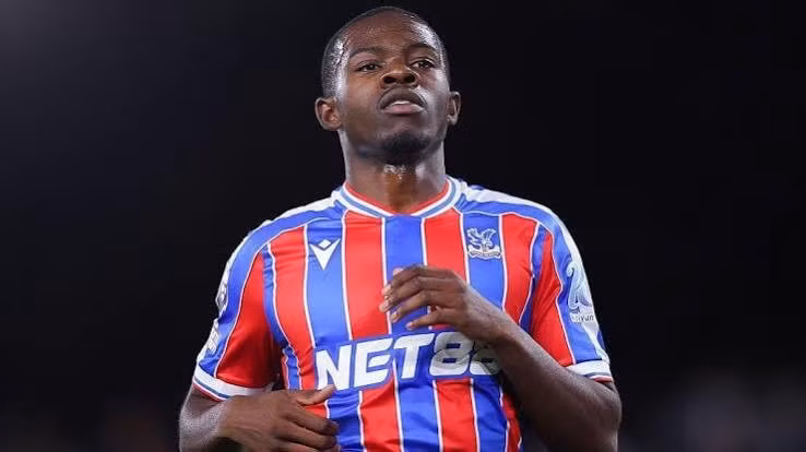 Tyrick Mitchell lọt tầm ngắm của Man United.