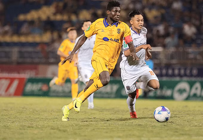 Michael Olaha gia hạn với CLB Sông Lam Nghệ An.