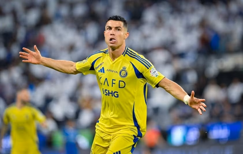 C.Ronaldo muốn mua câu lạc bộ Valencia.