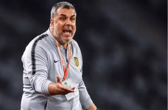 HLV Cosmin Olaroiu đánh giá cao tuyển Việt Nam và Hàn Quốc ở Asian Cup 2027. Ảnh: Internet.