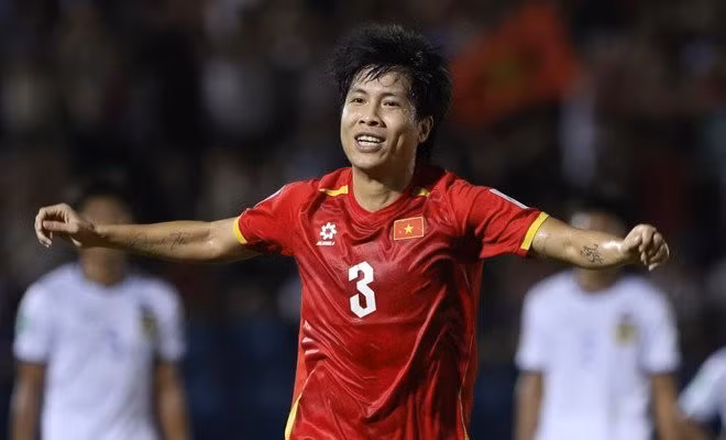 Văn Vĩ nghỉ thi đấu hơn một tháng vì chấn thương.