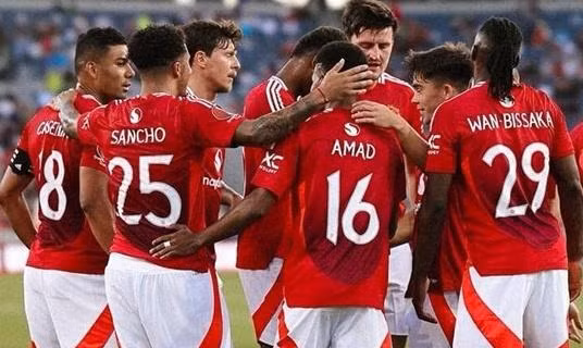 Man United gặp khó trong việc chiêu mộ bộ đôi Matthijs de Ligt và Noussair Mazraoui.