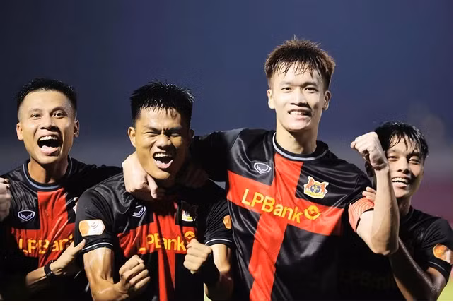 CLB Ninh Bình 'ẵm' 3 danh hiệu tại V-League. Ảnh: Minh Tú.