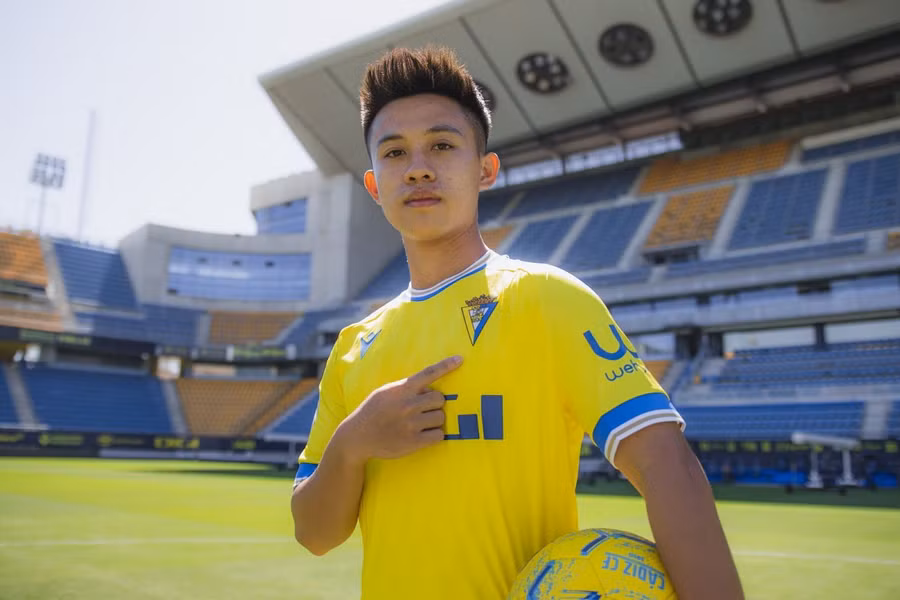 Hoàng Vĩnh Nguyên khoác áo Hoàng Anh Gia Lai mùa giải V-League 2025/26.
