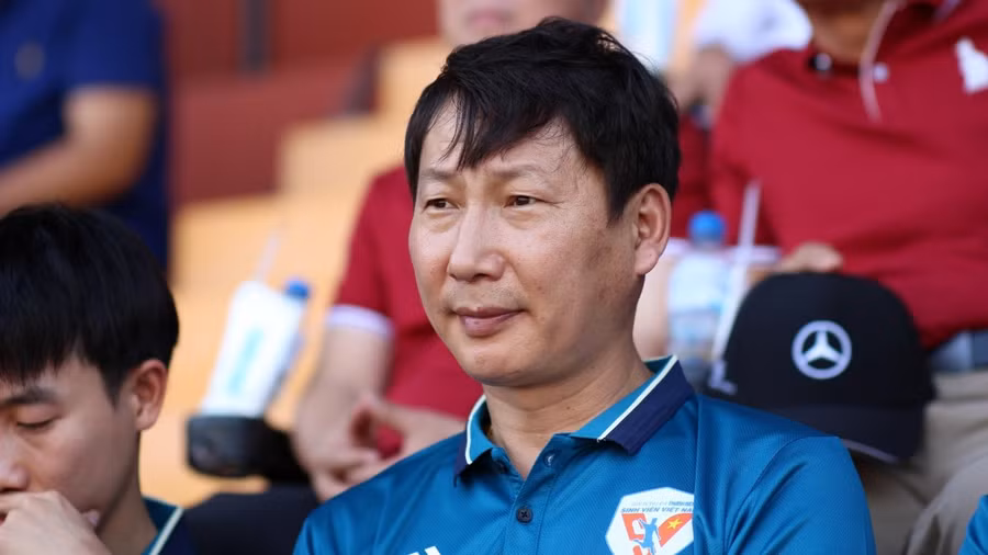 HLV Kim Sang Sik muốn có thêm cầu thủ nhập tịch trên tuyển Việt Nam.