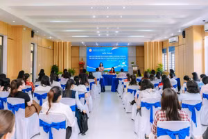Các đại biểu tham dự hội thảo góp ý Dự thảo Bộ tiêu chí giáo dục mầm non trên nền tảng số.