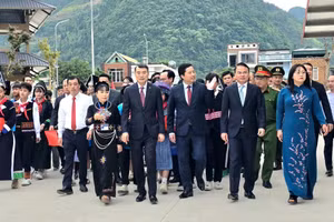 Thủ tướng Chính phủ Lê Minh Hưng dự lễ khai giảng năm học 2026-2027 tại điểm cầu chính, Trường Phổ thông nội trú Tiểu học và Trung học cơ sở Mường Khương.