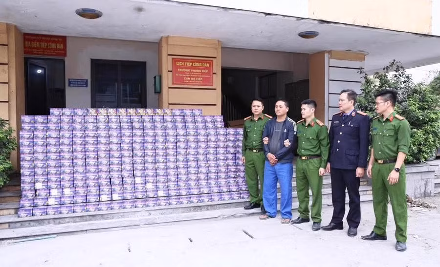 Số lượng pháo lớn được vận chuyển qua biên giới. (Ảnh: CATQ)