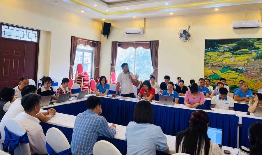 Các đại biểu thảo luận tại buổi hội thảo.
