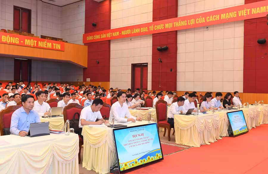 Hội nghị tổng kết, triển khai nhiệm vụ năm học mới cấp THPT tại Tuyên Quang.