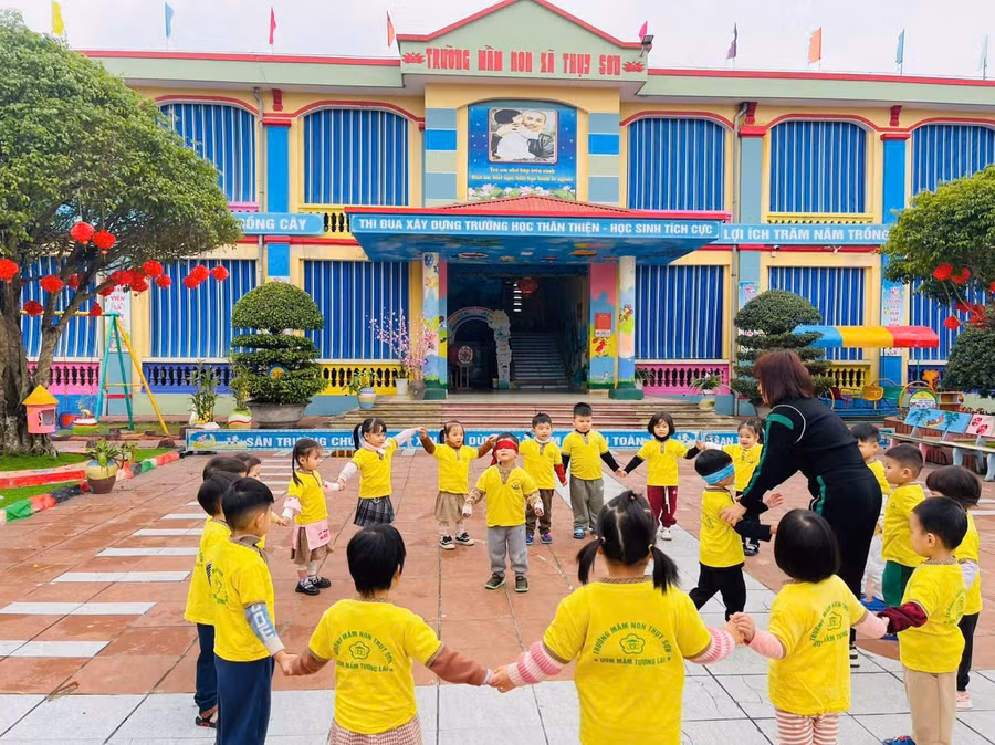 hoc-sinh-truong-mam-non-thai-thuy-thai-binh-ap-dung-sang-kien-va-choi-tro-choi-bit-mat-bat-de-sau-gio-hoc.jpg
