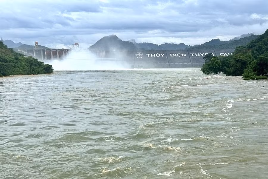14h ngày 14/7, hồ Thủy điện Tuyên Quang mở 1 cửa xả đáy.