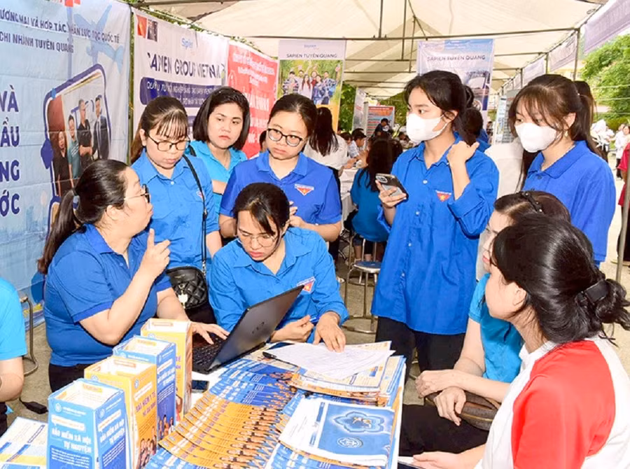 Tuyên Quang với hướng đi xuất khẩu lao động giúp người dân thoát nghèo.
