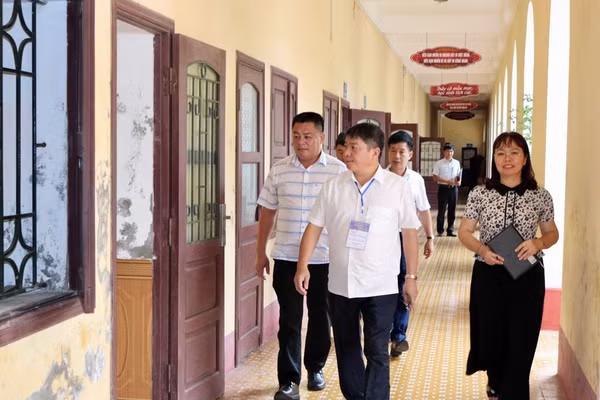 Đoàn kiểm tra điều kiện cơ sở vật chất chuẩn bị cho Kỳ thi tốt nghiệp THPT năm 2026.