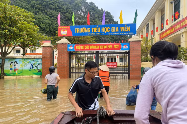 Nước lũ ngập khu vực Trường Tiểu học Gia Viễn, phân hiệu 2 Kênh Gà, xã Gia Viễn (Ninh Bình). Ảnh: NTCC