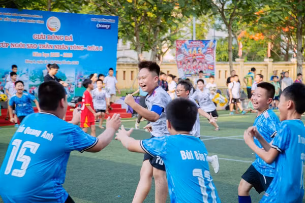 Học sinh Trường Tiểu học Trần Nhân Tông tham gia hoạt động trải nghiệm trong dịp hè. Ảnh: NTCC