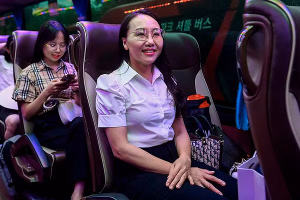 Nhiều cán bộ, công chức phải di chuyển quãng đường xa để làm việc sau sắp xếp đơn vị hành chính. Ảnh: Thành Nam