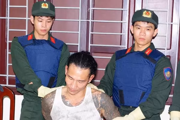Đối tượng “Đức Cộng” tại cơ quan Công an. Ảnh: Công an tỉnh Ninh Bình