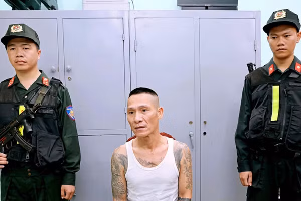 Bị can Nguyễn Văn Thùy tại cơ quan điều tra. Ảnh: Công an tỉnh Ninh Bình