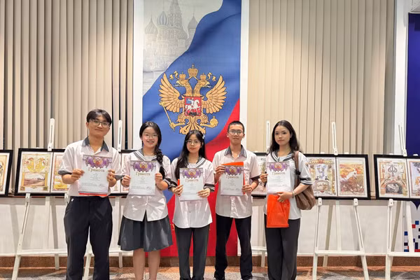 Học sinh Trường THPT chuyên Lê Hồng Phong tại Lễ trao giải Olympic tiếng Nga lần thứ XXIII dành cho sinh viên và lần thứ XIX dành cho học sinh Việt Nam năm 2026.