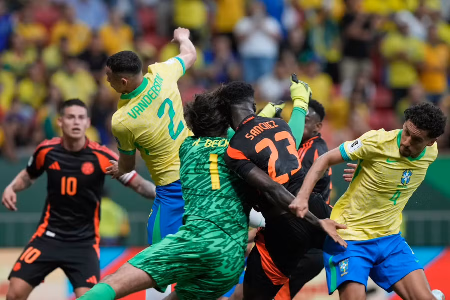brazils-goalkeeper-alisson-colom.jpg
