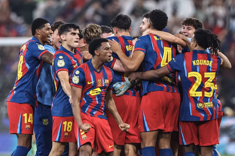 barcelonas-players-celebrate-win.jpg