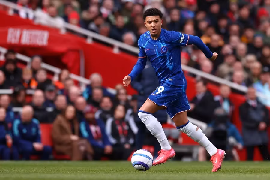jadon-sancho-in-action.jpg