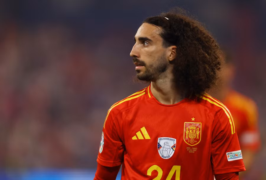hand-play-cucurella-spain-jamal2.jpeg
