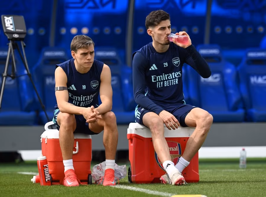 l-r-leandro-trossard-kai-9699414.jpg