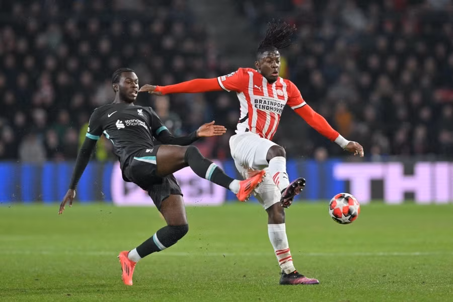11-johan-bakayoko-r-stretches-96.jpg