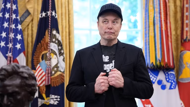 Tỷ phú Elon Musk trả lời các câu hỏi của phóng viên trong buổi họp báo tại Phòng Bầu Dục của Nhà Trắng, ngày 30/5/2025.