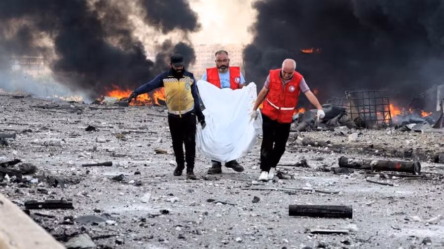 Hiện trường vụ nổ tại kho vũ khí gần thị trấn Sarmada ở Tây Bắc tỉnh Idlib, Syria, ngày 9/9/2026.