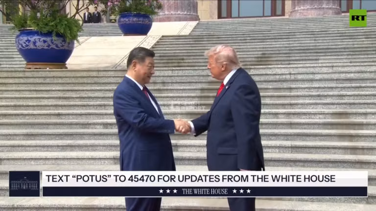 Chủ tịch Trung Quốc Tập Cận Bình (trái) đón tiếp Tổng thống Mỹ Donald Trump tại Bắc Kinh, ngày 14/5/2026.