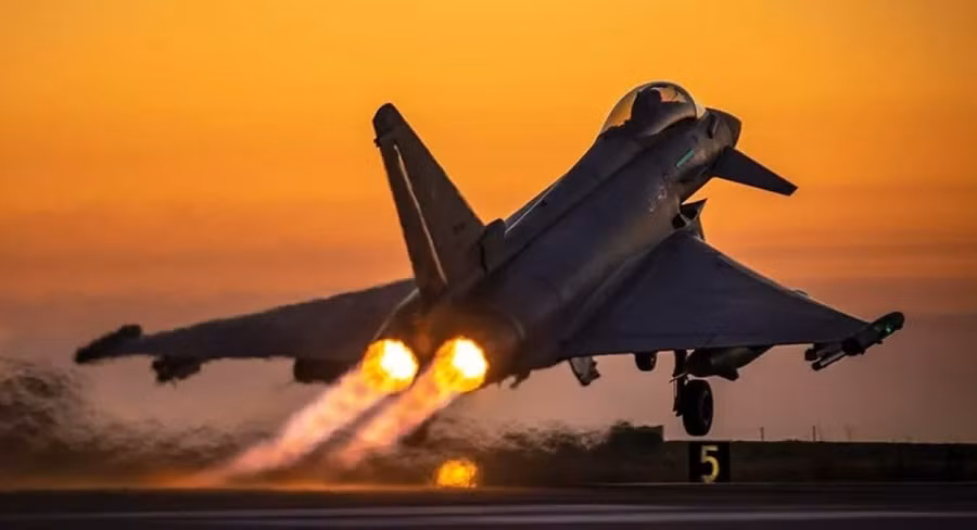 Máy bay chiến đấu Eurofighter Typhoon.
