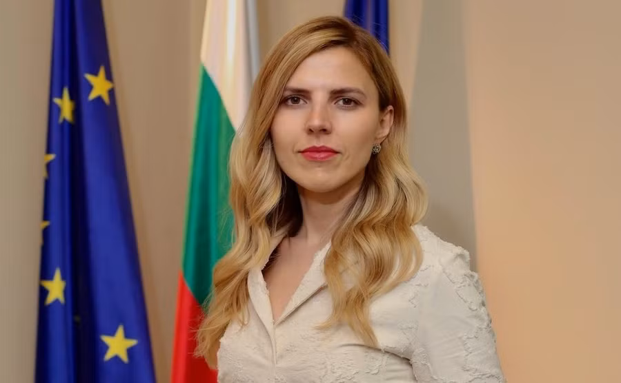 Ngoại trường Bulgaria Velislava Petrova.
