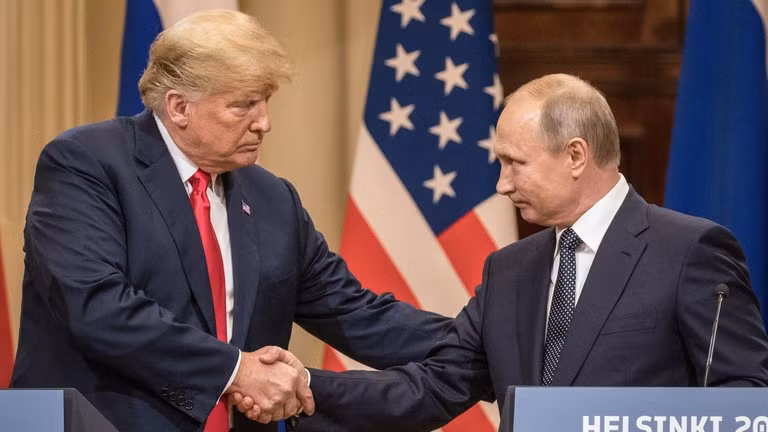 Tổng thống đắc cử Mỹ Donald Trump (trái) và Tổng thống Nga Vladimir Putin.