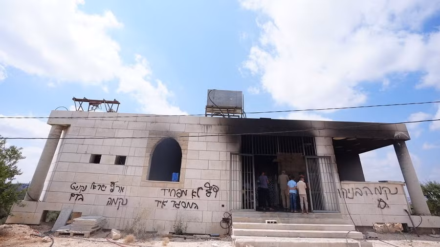 Một nhà thờ Hồi giáo chưa hoàn thành tại làng Qusra gần Nablus ở Bờ Tây bị đốt phá, ngày 26/7/2026.
